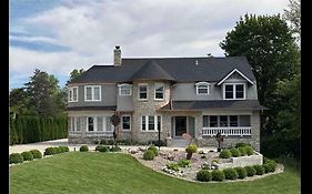 Historical Oscar Lofquist House In The Heart Of Des Moines